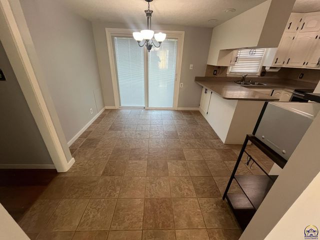 3125 SW Mulvane ST, Topeka, KS 66611