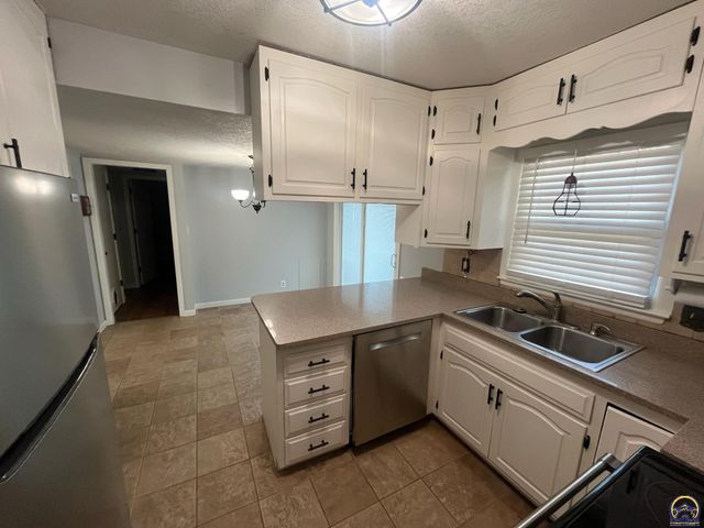 3125 SW Mulvane ST, Topeka, KS 66611