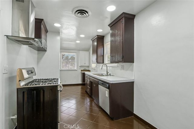 13155 Gault, Los Angeles, CA 91605