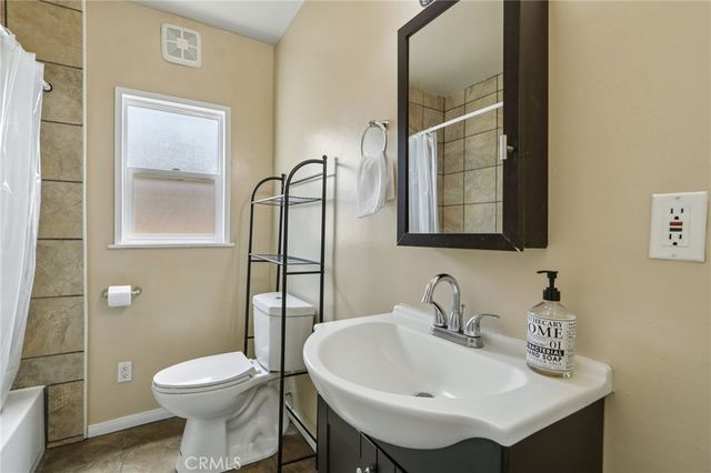 13155 Gault, Los Angeles, CA 91605