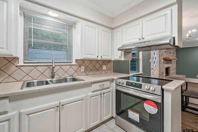 3100 Rosemary Ln, Tyler, TX 75701