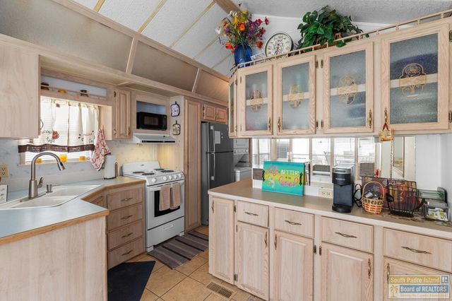 495 W Clam Circle, Port Isabel, TX 78578