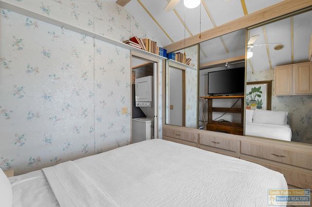 495 W Clam Circle, Port Isabel, TX 78578