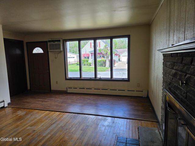 1735 Suffolk Avenue, Rotterdam, NY 12303