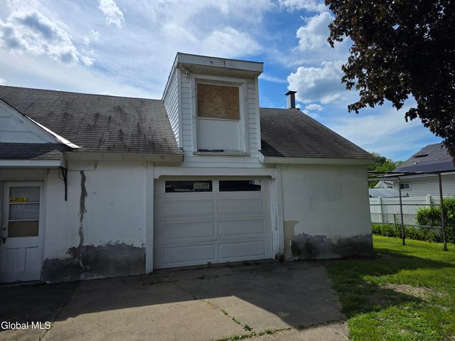 1735 Suffolk Avenue, Rotterdam, NY 12303