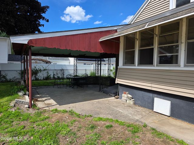 1735 Suffolk Avenue, Rotterdam, NY 12303