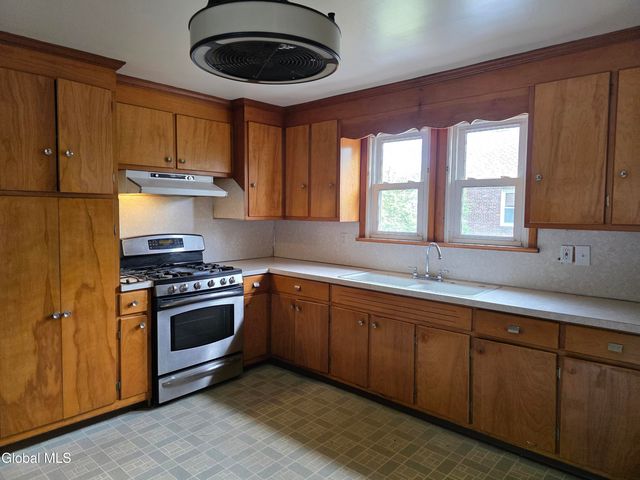 1735 Suffolk Avenue, Rotterdam, NY 12303