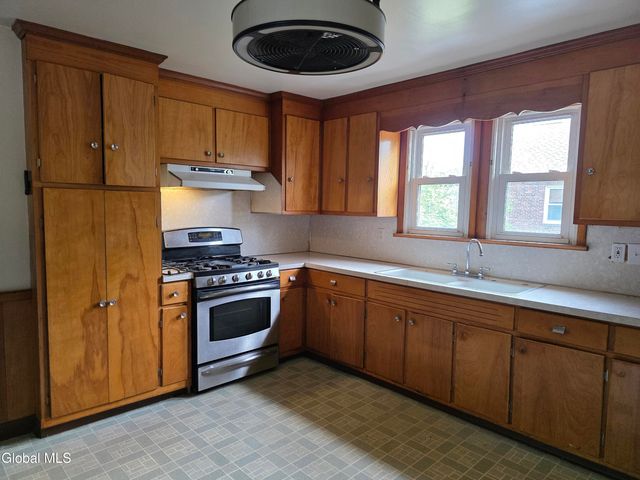 1735 Suffolk Avenue, Rotterdam, NY 12303
