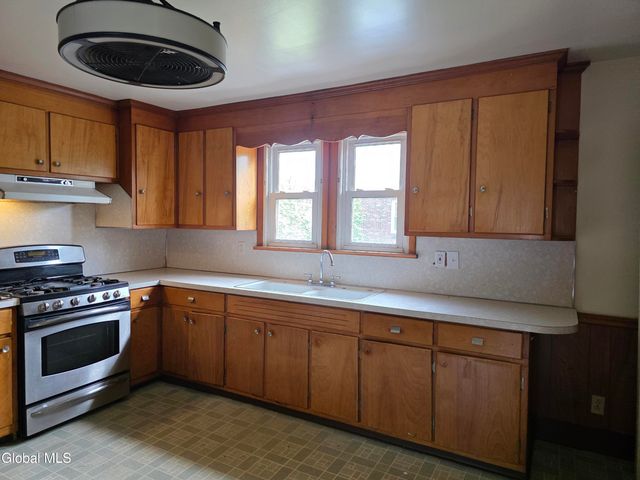 1735 Suffolk Avenue, Rotterdam, NY 12303