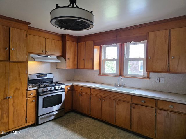 1735 Suffolk Avenue, Rotterdam, NY 12303