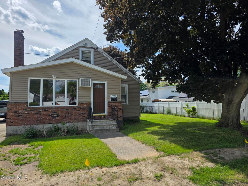 1735 Suffolk Avenue, Rotterdam, NY 12303