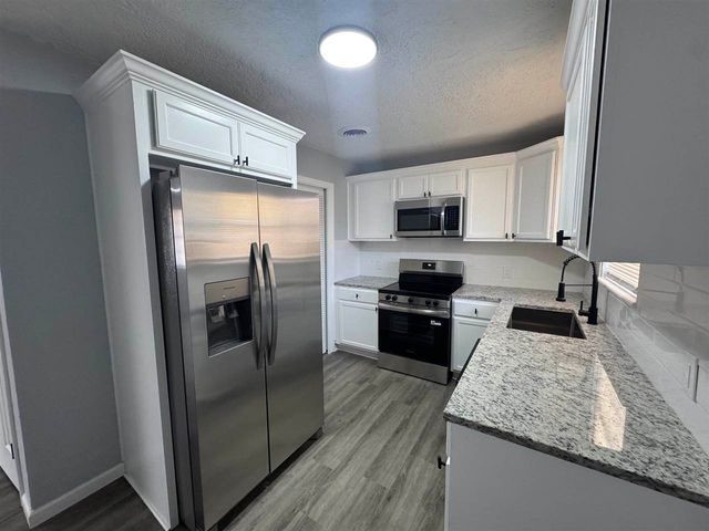 6435 NW Compass Dr, Lawton, OK 73505