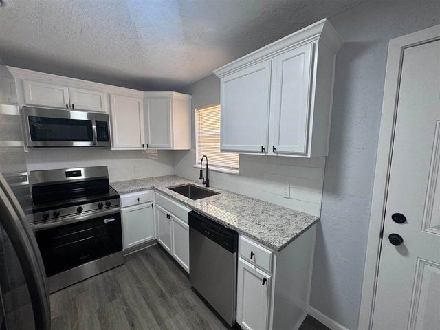 6435 NW Compass Dr, Lawton, OK 73505