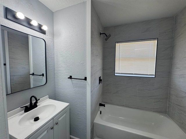6435 NW Compass Dr, Lawton, OK 73505