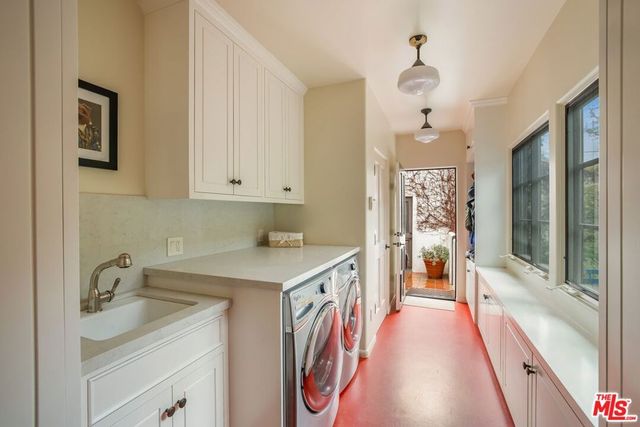 131 S Carmelina Avenue, Los Angeles, CA 90049