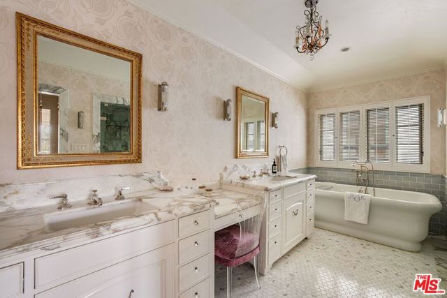 131 S Carmelina Avenue, Los Angeles, CA 90049