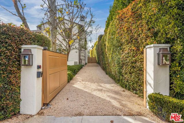 131 S Carmelina Avenue, Los Angeles, CA 90049