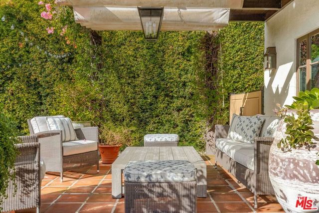 131 S Carmelina Avenue, Los Angeles, CA 90049