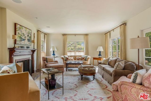 131 S Carmelina Avenue, Los Angeles, CA 90049