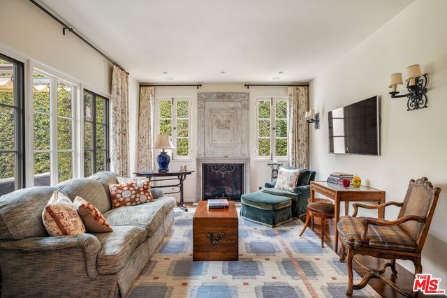 131 S Carmelina Avenue, Los Angeles, CA 90049