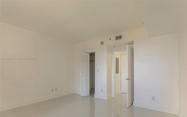 325 S Biscayne Blvd 2424, Miami, FL 33131