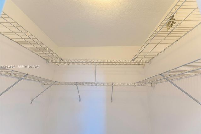 325 S Biscayne Blvd 2424, Miami, FL 33131