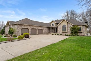424 Woodland Estates Drive, Valparaiso, IN 46385