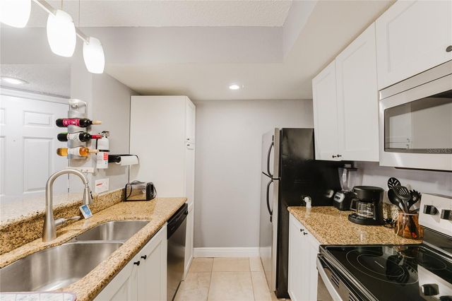 5120 CONROY RD 18, Orlando, FL 32811