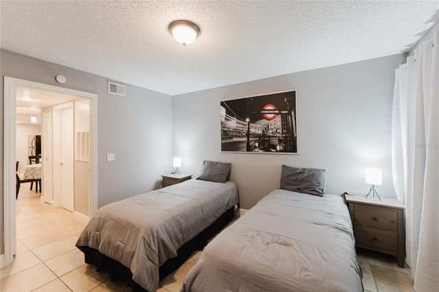 5120 CONROY RD 18, Orlando, FL 32811