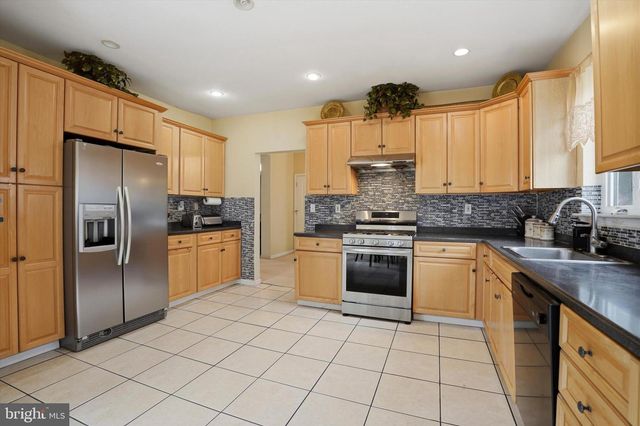 31 EVERGREEN AVE, Broomall, PA 19008