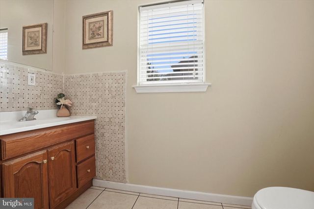 31 EVERGREEN AVE, Broomall, PA 19008