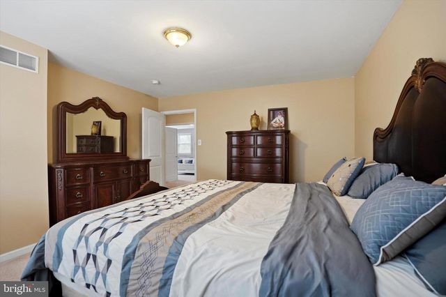 31 EVERGREEN AVE, Broomall, PA 19008