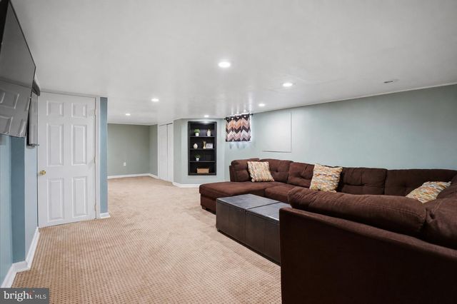 31 EVERGREEN AVE, Broomall, PA 19008