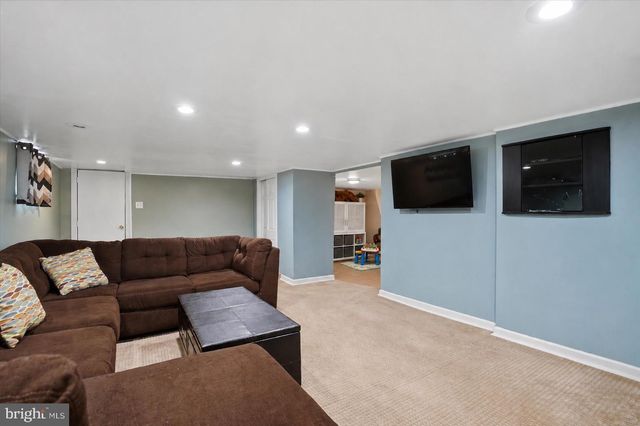 31 EVERGREEN AVE, Broomall, PA 19008