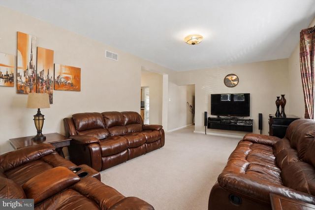 31 EVERGREEN AVE, Broomall, PA 19008