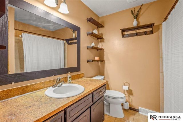 6712 S 73rd Avenue, Ralston, NE 68127