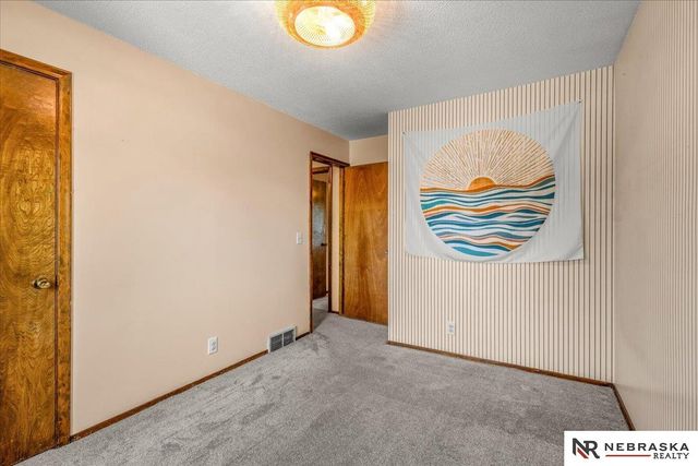 6712 S 73rd Avenue, Ralston, NE 68127