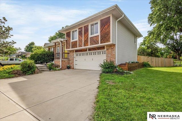 6712 S 73rd Avenue, Ralston, NE 68127