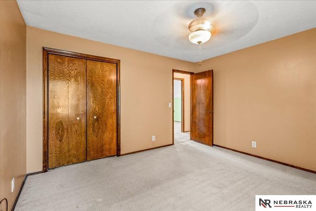 6712 S 73rd Avenue, Ralston, NE 68127