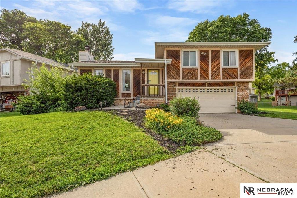 6712 S 73rd Avenue, Ralston, NE 68127