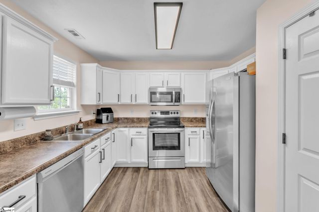 102 Lochenshire Place, Belton, SC 29627