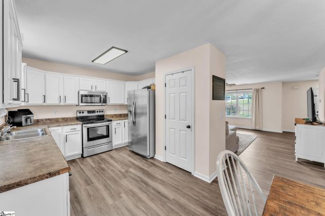 102 Lochenshire Place, Belton, SC 29627