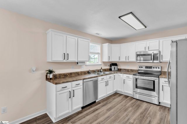 102 Lochenshire Place, Belton, SC 29627