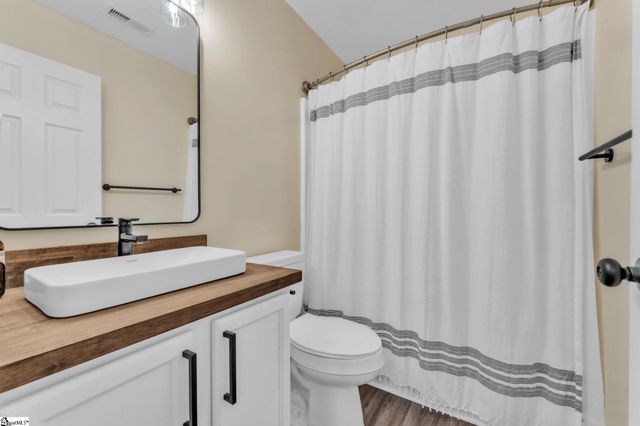 102 Lochenshire Place, Belton, SC 29627