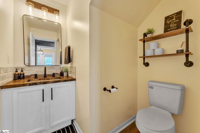 102 Lochenshire Place, Belton, SC 29627