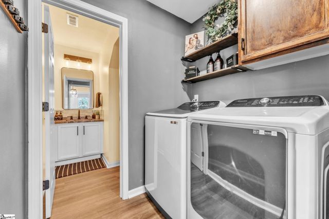 102 Lochenshire Place, Belton, SC 29627