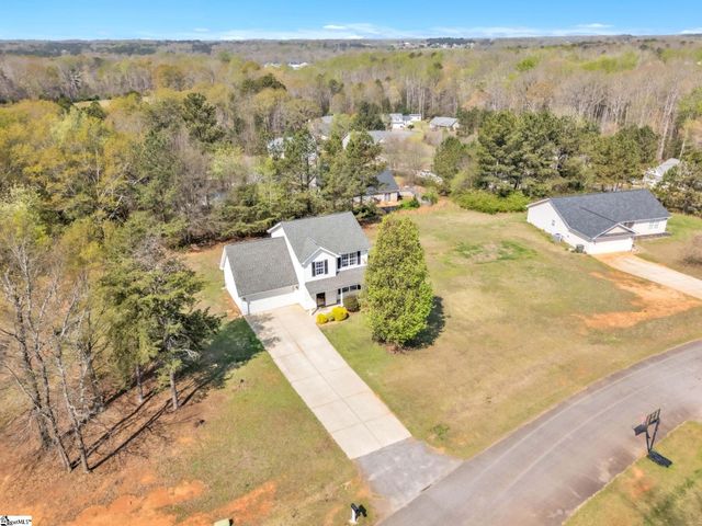 102 Lochenshire Place, Belton, SC 29627