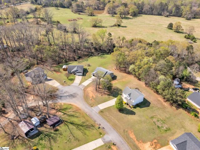 102 Lochenshire Place, Belton, SC 29627