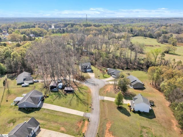 102 Lochenshire Place, Belton, SC 29627