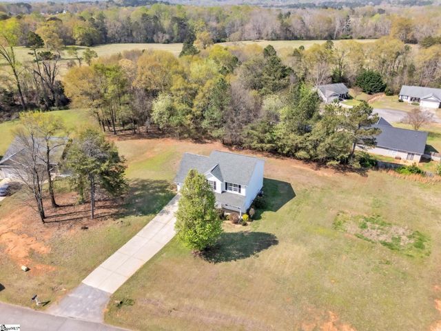 102 Lochenshire Place, Belton, SC 29627